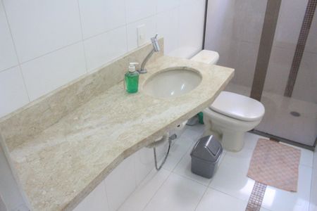 Apartamento para alugar com 65m², 2 quartos e 2 vagasBanheiro 1