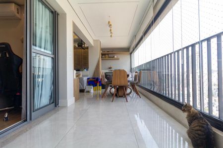 Apartamento à venda com 105m², 3 quartos e 2 vagas Apartamento à venda com 105m², 3 quartos e 2 vagasVaranda