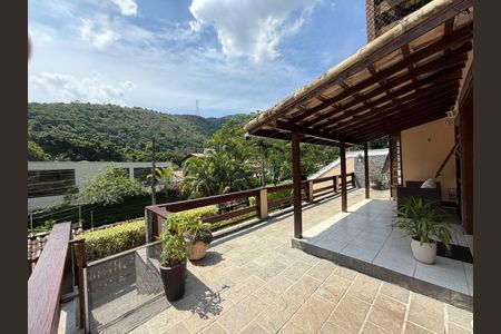 Casa de condomínio à venda com 369m², 5 quartos e 3 vagas Casa de condomínio à venda com 369m², 5 quartos e 3 vagasÁrea comum