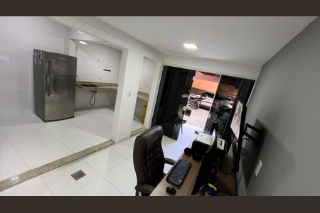Casa de condomínio à venda com 369m², 5 quartos e 3 vagas Casa de condomínio à venda com 369m², 5 quartos e 3 vagasSala/cozinha