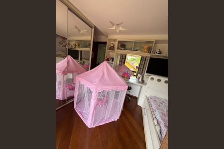 Casa de condomínio à venda com 369m², 5 quartos e 3 vagas Casa de condomínio à venda com 369m², 5 quartos e 3 vagasQuarto 2