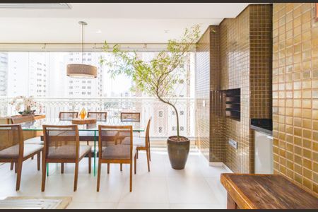 Apartamento à venda com 178m², 3 quartos e 4 vagas Apartamento à venda com 178m², 3 quartos e 4 vagasVaranda