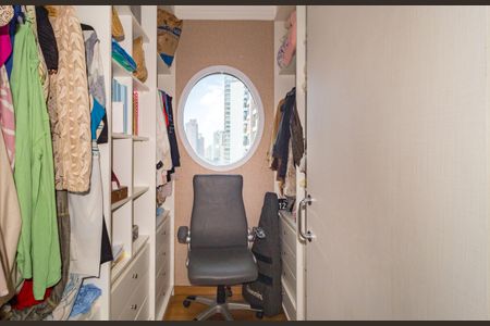Apartamento à venda com 178m², 3 quartos e 4 vagas Apartamento à venda com 178m², 3 quartos e 4 vagasCloset - Suíte 3