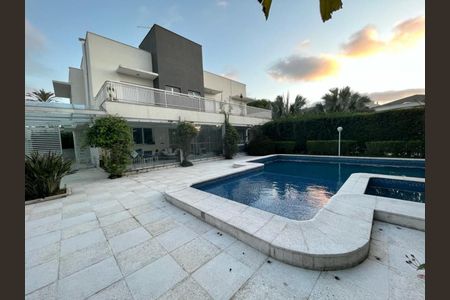 Casa de condomínio à venda com 705m², 4 quartos e 8 vagasAREA EXTERNA