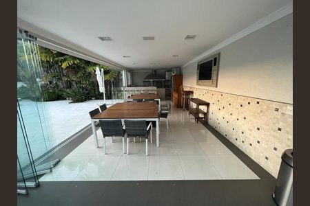 Casa de condomínio à venda com 705m², 4 quartos e 8 vagasAREA INTERNA