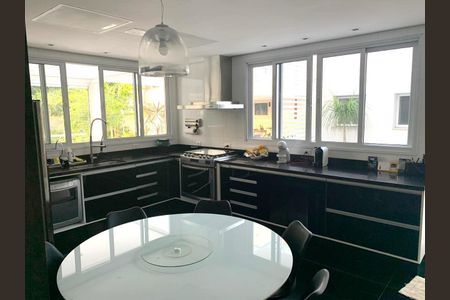 Casa de condomínio à venda com 705m², 4 quartos e 8 vagasCOZINHA