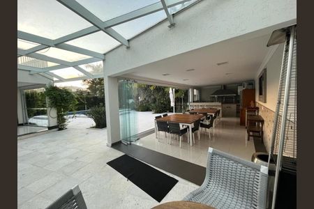 Casa de condomínio à venda com 705m², 4 quartos e 8 vagasAREA INTERNA