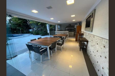 Casa de condomínio à venda com 705m², 4 quartos e 8 vagasAREA INTERNA