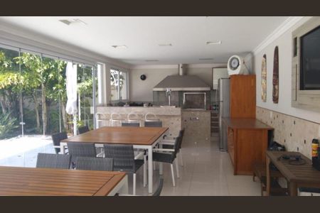 Casa de condomínio à venda com 705m², 4 quartos e 8 vagasAREA INTERNA