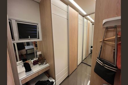 Casa de condomínio à venda com 705m², 4 quartos e 8 vagasCLOSET