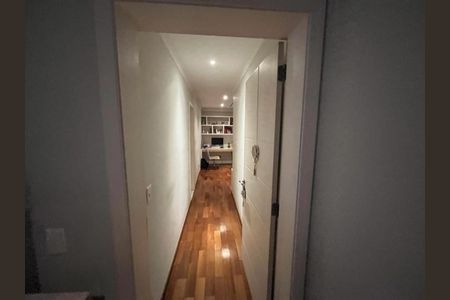 Casa de condomínio à venda com 705m², 4 quartos e 8 vagasCORREDOR INTERNO