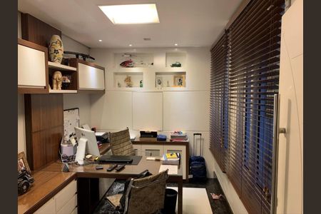 Casa de condomínio à venda com 705m², 4 quartos e 8 vagasESCRITÓRIO