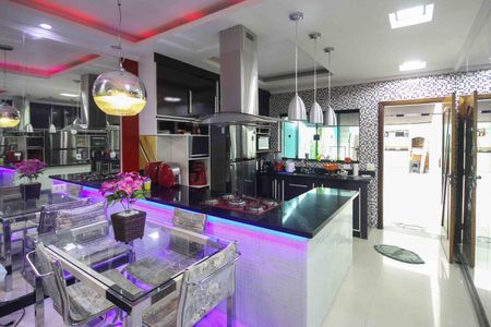 Casa à venda com 140m², 3 quartos e 2 vagasCozinha 