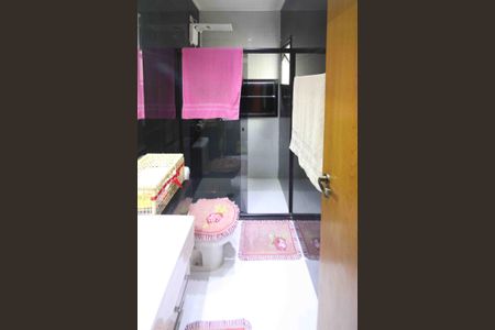 Casa à venda com 140m², 3 quartos e 2 vagasBanheiro da Suite