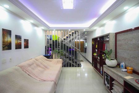 Casa à venda com 140m², 3 quartos e 2 vagasSala