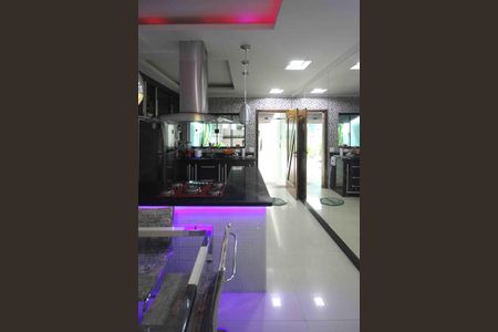 Casa à venda com 140m², 3 quartos e 2 vagasCozinha