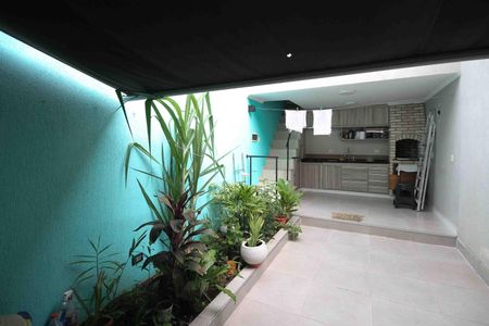 Casa à venda com 140m², 3 quartos e 2 vagasQuintal