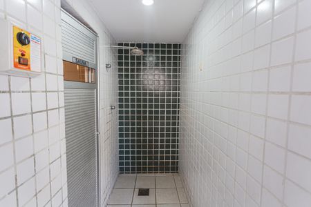 Apartamento para alugar com 135m², 3 quartos e 2 vagas Apartamento para alugar com 135m², 3 quartos e 2 vagasÁrea comum - Chuveiro da Sauna