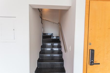 Apartamento para alugar com 135m², 3 quartos e 2 vagas Apartamento para alugar com 135m², 3 quartos e 2 vagasEscada de Acesso a Cobertura Gourmet