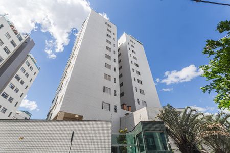 Apartamento para alugar com 135m², 3 quartos e 2 vagas Apartamento para alugar com 135m², 3 quartos e 2 vagasFachada
