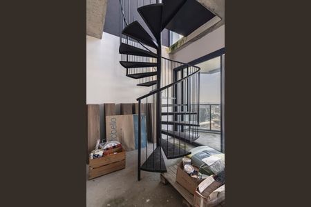 Apartamento à venda com 60m², 1 quarto e 1 vagaEscada