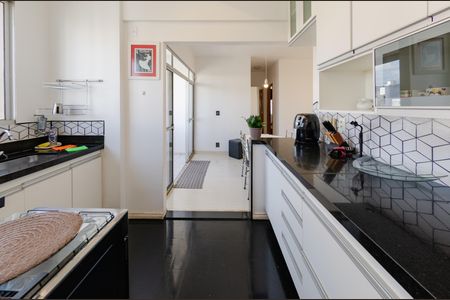 Cozinha de apartamento à venda com 2 quartos, 57m² em Grajaú, Belo Horizonte
