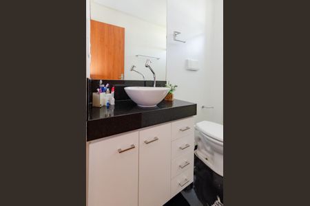 Apartamento à venda com 57m², 2 quartos e 2 vagas Apartamento à venda com 57m², 2 quartos e 2 vagasBanheiro social
