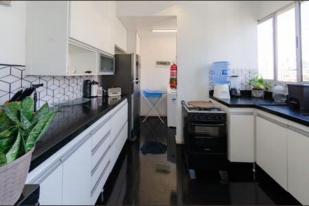 Cozinha de apartamento à venda com 2 quartos, 57m² em Grajaú, Belo Horizonte