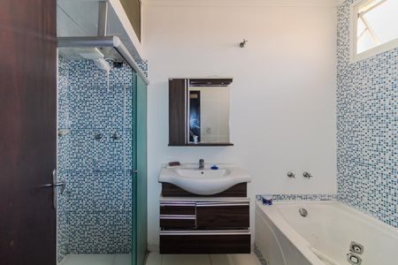 Casa para alugar com 350m², 3 quartos e 4 vagasBanheiro 