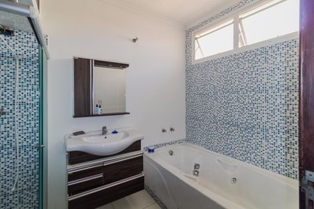 Casa para alugar com 350m², 3 quartos e 4 vagasBanheiro 