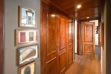 Apartamento para alugar com 338m², 5 quartos e 3 vagas Apartamento para alugar com 338m², 5 quartos e 3 vagasCorredor