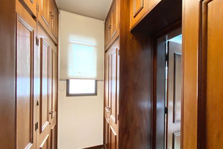 Apartamento para alugar com 338m², 5 quartos e 3 vagas Apartamento para alugar com 338m², 5 quartos e 3 vagasCloset da suíte 1