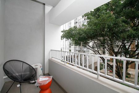 Studio à venda com 28m², 1 quarto e sem vaga Studio à venda com 28m², 1 quarto e sem vagaVaranda