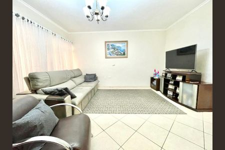 Foto 02 de casa à venda com 4 quartos, 245m² em Jardim Teresa, São Paulo