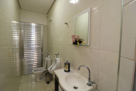 Casa à venda com 250m², 4 quartos e 2 vagasBanheiro da Área gourmet