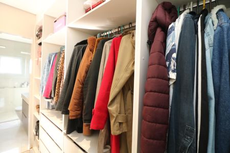 Casa à venda com 250m², 4 quartos e 2 vagasCloset da Suite