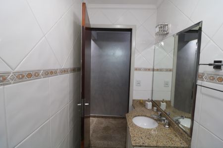 Casa à venda com 250m², 4 quartos e 2 vagasLavabo