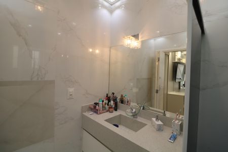 Casa à venda com 250m², 4 quartos e 2 vagasBanheiro da Suíte 2