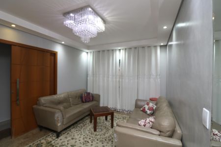 Sala de casa à venda com 4 quartos, 250m² em Chácara Mafalda, São Paulo