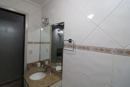 Casa à venda com 250m², 4 quartos e 2 vagasLavabo