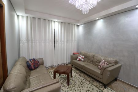 Sala de casa à venda com 4 quartos, 250m² em Chácara Mafalda, São Paulo