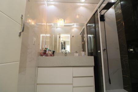 Casa à venda com 250m², 4 quartos e 2 vagasBanheiro da Suíte 2