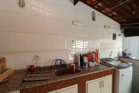 Casa à venda com 250m², 4 quartos e 2 vagasÁrea de Serviço