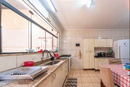 Casa à venda com 300m², 3 quartos e 4 vagas Casa à venda com 300m², 3 quartos e 4 vagasCozinha