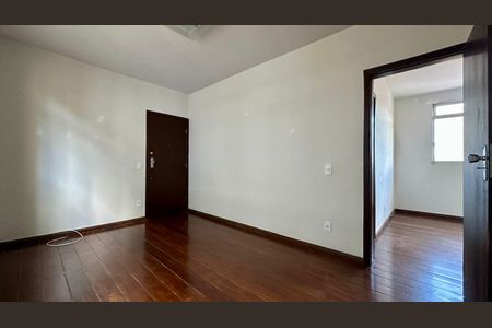 Sala  de apartamento à venda com 3 quartos, 95m² em Vila Paris, Belo Horizonte