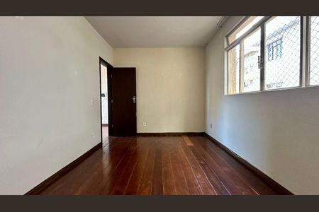 Sala  de apartamento à venda com 3 quartos, 95m² em Vila Paris, Belo Horizonte
