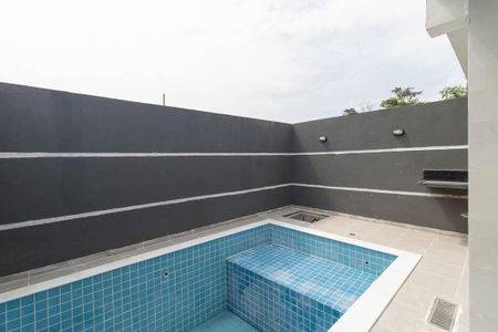 Casa para alugar com 180m², 4 quartos e 2 vagas Casa para alugar com 180m², 4 quartos e 2 vagasPiscina