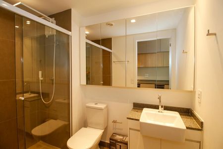 Banheiro de kitnet/studio à venda com 1 quarto, 21m² em Pinheiros, São Paulo