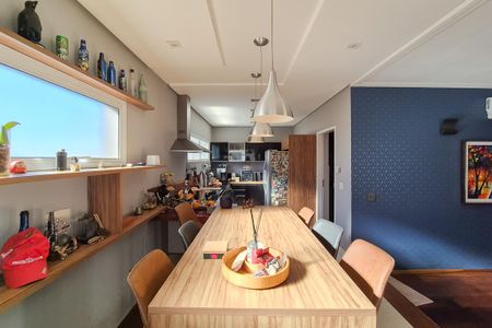 Casa à venda com 420m², 4 quartos e 3 vagas Casa à venda com 420m², 4 quartos e 3 vagasCozinha