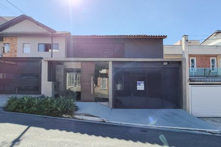 Casa à venda com 420m², 4 quartos e 3 vagas Casa à venda com 420m², 4 quartos e 3 vagasFachada